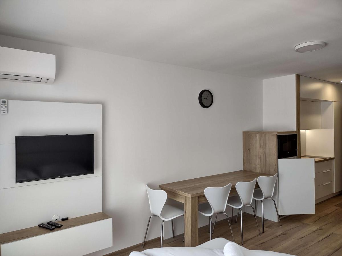 Podhájska Apartman Kyjev 2 מראה חיצוני תמונה