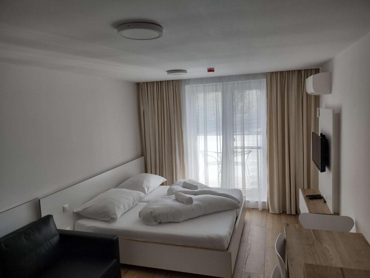 Podhájska Apartman Kyjev 2 מראה חיצוני תמונה