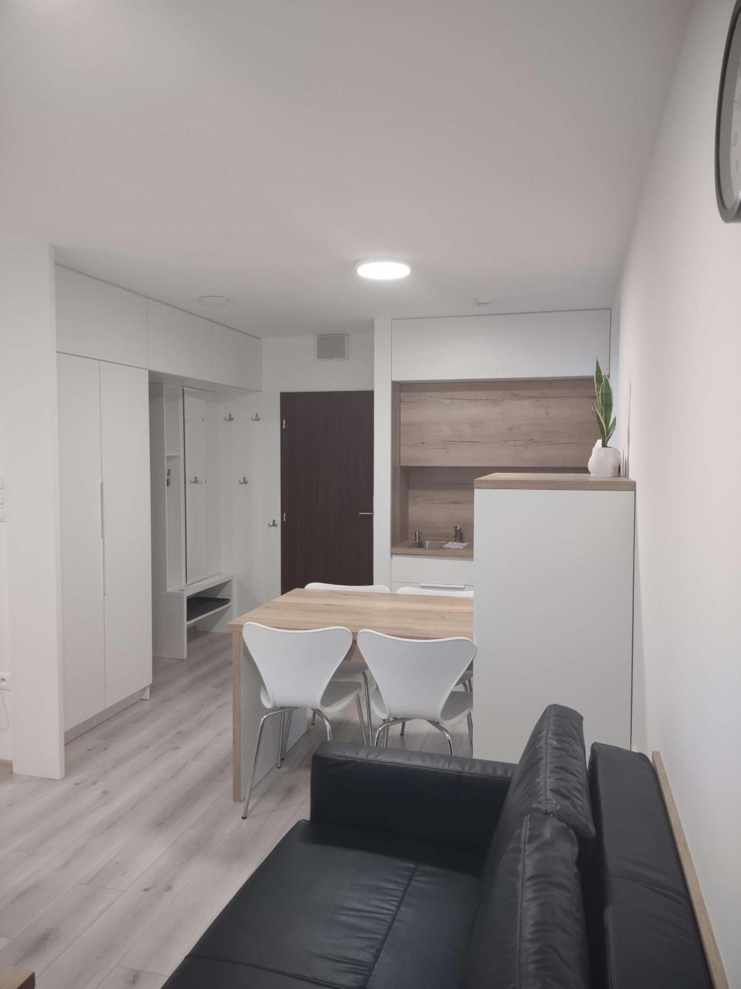 Podhájska Apartman Kyjev 2 מראה חיצוני תמונה